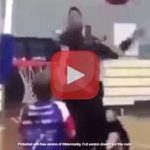 Un entraîneur de basket vener arrête toutes les balles de ses mioches d’élèves